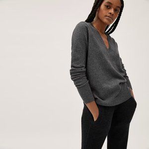 LAST CHANCE Everlane Cashmere V Neck Sweater Small Grey